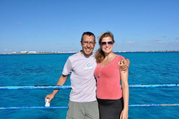 No ferry a caminho de Isla Mujeres, no litoral sul do México, do lado do Caribe